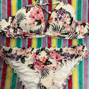 Jessica Simpson bikini